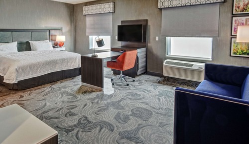 Zimmer, 1 King-Bett, barrierefrei, Badewanne (Hearing)