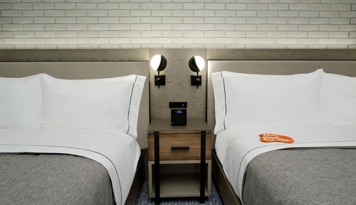 Zimmer, 2 Queen-Betten, barrierefrei (Roll-In Shower)