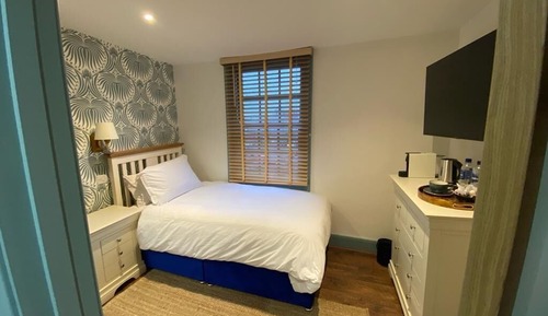 Einzelzimmer, mit Bad (Room 7)