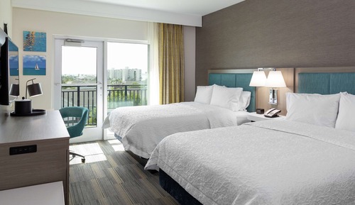 Zimmer, 2 Queen-Betten, Balkon