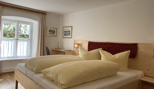 Basic-Doppel- oder -Zweibettzimmer, Gemeinschaftsbad
