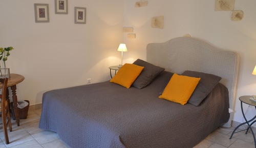 Doppel- oder Zweibettzimmer, eigenes Bad, Gartenblick