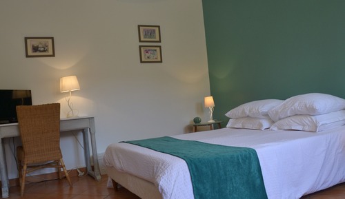 Classic-Doppelzimmer, eigenes Bad, Gartenblick