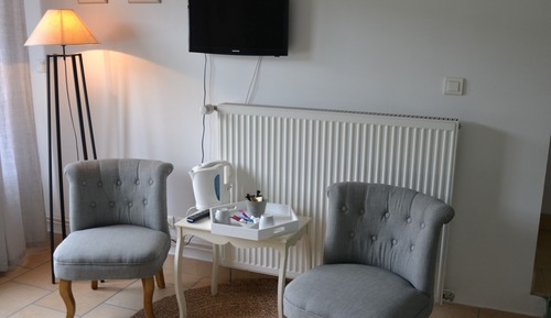 Superior-Doppelzimmer, eigenes Bad, Gartenblick