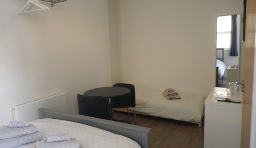 Deluxe-Dreibettzimmer, mit Bad