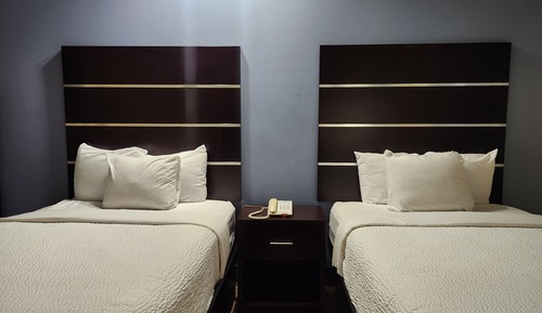 Zimmer, 2 Doppelbetten, Nichtraucher