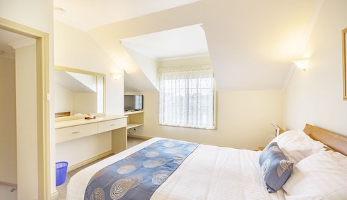 Basic-Zimmer, 1 Queen-Bett, Nichtraucher, Buchtblick (Room 21)