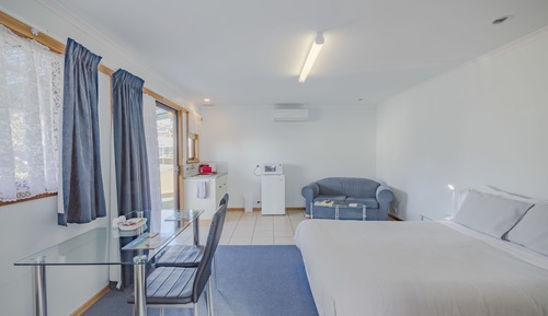 Basic-Zimmer, 1 Queen-Bett, Nichtraucher, Buchtblick (Room 25)