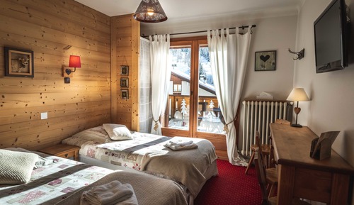 Traditional-Doppel- oder -Zweibettzimmer