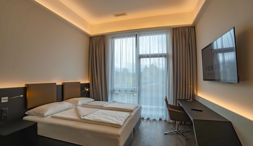 Standard-Doppel- oder -Zweibettzimmer
