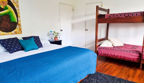 Deluxe-Vierbettzimmer, eigenes Bad, Gartenblick