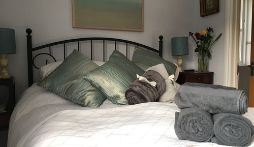Doppelzimmer, mit Bad (Blue Room)