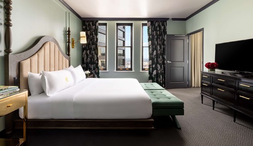 Deluxe-Suite, 1 King-Bett, barrierefrei, Buchtblick (Roll-In Shower)