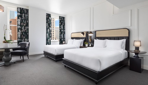 Deluxe-Zimmer, 2 Queen-Betten, Badewanne, Stadtblick (Mobility & Hearing)