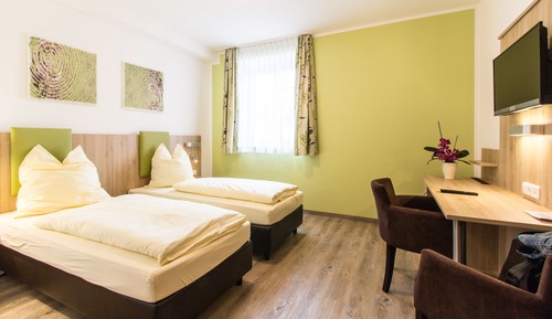 Doppel- oder Zweibettzimmer