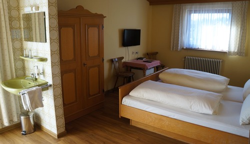 Doppel- oder Zweibettzimmer