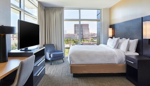 Zimmer, 1 King-Bett und Schlafsofa, Eckzimmer