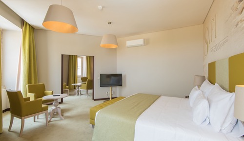 Junior-Suite (2 Adults + 2 Children)