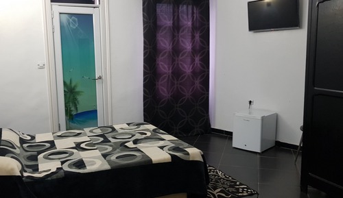 Basic-Doppel- oder -Zweibettzimmer, Raucher, eingeschränkter Meerblick