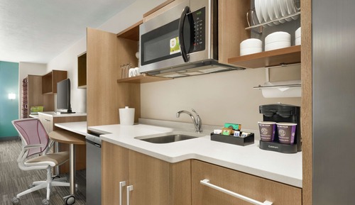 Suite, 1 King-Bett, barrierefrei (Mobility & Hearing, Roll-in Shower)