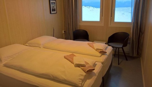 Doppel- oder Zweibettzimmer, eigenes Bad