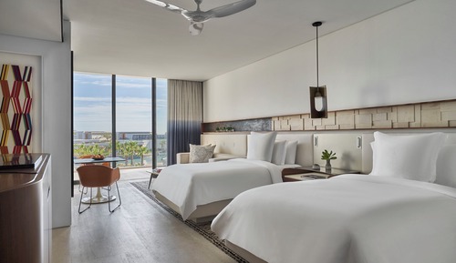 Zimmer, 2 Doppelbetten, zum Garten hin (Plunge Pool)