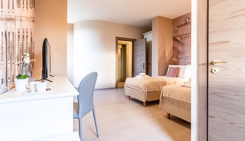 Standard-Doppel- oder -Zweibettzimmer, Poolblick (Ferrara)