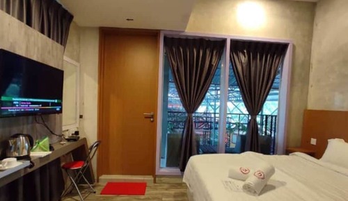 Deluxe King Room with Balcony
