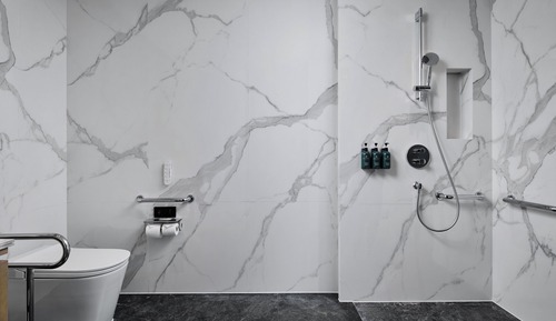 Standardzimmer, 2 Doppelbetten, barrierearme Badewanne, Flussblick