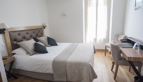 Classic-Doppel- oder -Zweibettzimmer