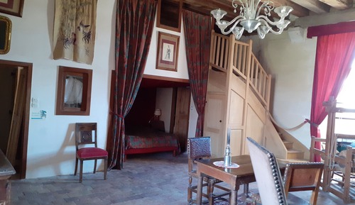 Doppelzimmer (La Chambre Des Dames)