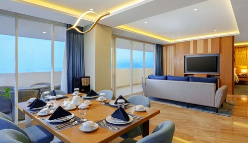 2 Bedroom President Suite - King Bed 1 Queen Bed - Balcony - Sea & City View