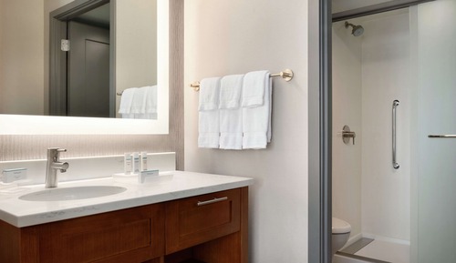 Suite, 2 Queen-Betten, barrierefrei, Eckzimmer