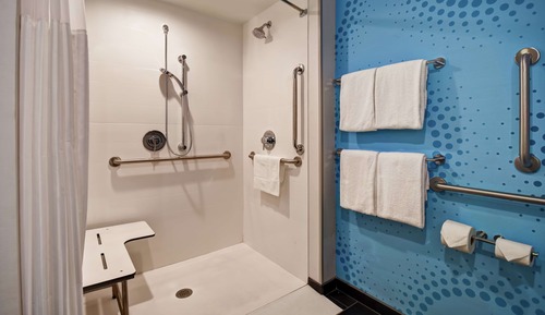 Zimmer, 2 Queen-Betten, barrierefrei (Hearing, Roll-in Shower)