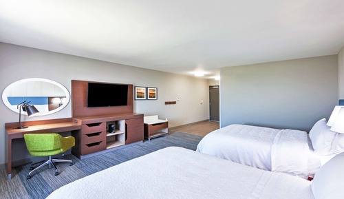 Zimmer, 2 Queen-Betten, barrierefrei (Roll-In Shower, Mobility & Hearing)