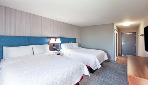 Zimmer, 2 Queen-Betten, Kühlschrank