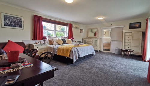 Deluxe-Doppel- oder -Zweibettzimmer, 1 Schlafzimmer, Terrasse, Blick auf den Innenhof