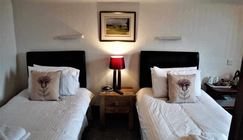 Zweibettzimmer (with Shower)