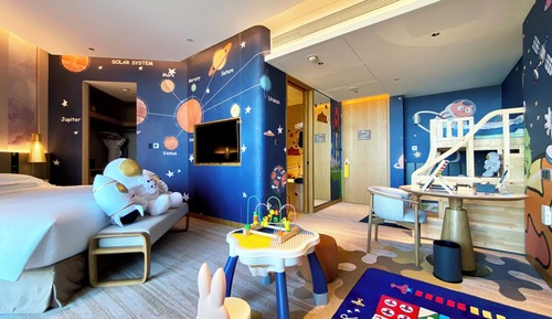 Premium-Zimmer, Mehrere Betten, Poolblick
