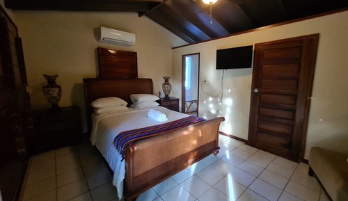 Deluxe-Doppelzimmer, 1 Queen-Bett, Blick auf den Innenhof (Sea)
