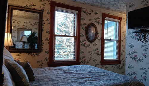 Crystal's Haunted Suite (305)