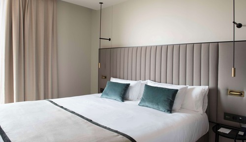 Superior-Zimmer (supplementary bed)