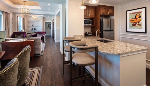 Suite, 1 King-Bett (Eisenhower)