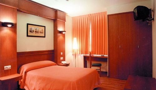 Doppel- oder Zweibettzimmer