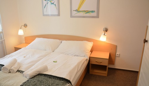 Doppel- oder Zweibettzimmer (2)