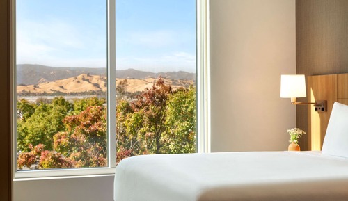 Zimmer (2 Queen Beds with Sofa bed)