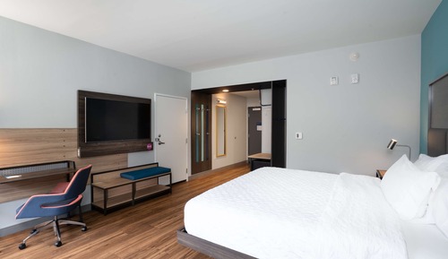 Zimmer, 1 King-Bett, barrierefrei (Roll-In Shower, Mobiity & Hearing)