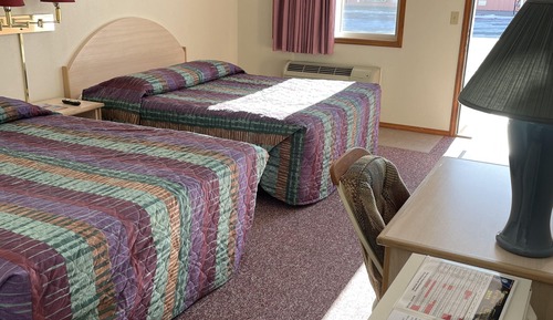 Economy-Doppelzimmer, 2 Queen-Betten