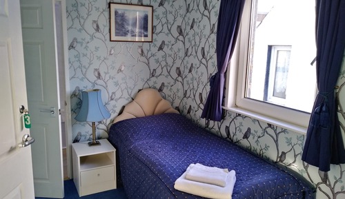 Einzelzimmer (Single Bed)