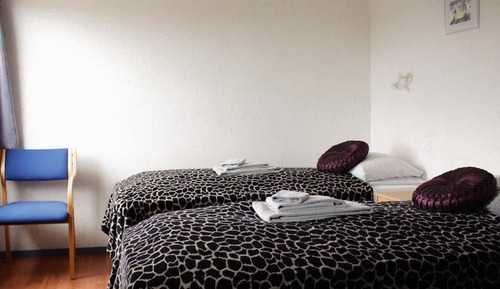 Doppel- oder Zweibettzimmer, eigenes Bad